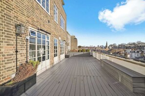 Terrace/patio - Stunning Kensington Duplex w/ Private Terrace & AC (Greater London)