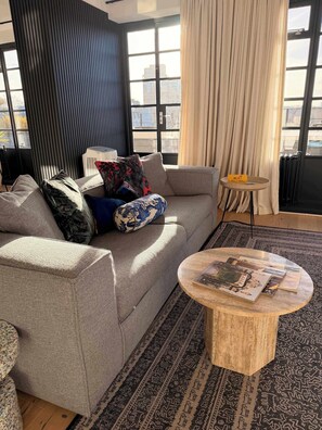 TV, offices - Kensington Duplex w/ Private Terrace & portable AC (Greater London)
