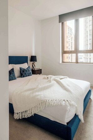 2 habitaciones, tabla de planchar con plancha, wifi y ropa de cama 