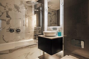 Ducha, secador de pelo, toallas