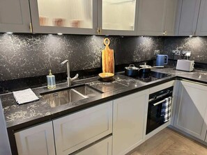 Fridge, microwave, oven, dishwasher - luxury flat Paddington/Marylebone (Greater London)