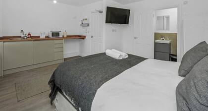 Modern Studio with En-Suite & Kitchenette - Norwood Junction - Kings Road 2