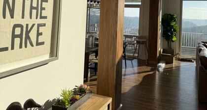 Center Hill Lake Retreat: Views! Pool, HotTub, GreatLocation, 8 Beds & Elevator!