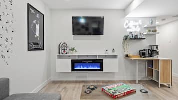 Smart TV, video games