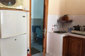 Kühlschrank, Mikrowelle, Ofen, Wasserkocher