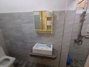 Dusche, Handtücher, Toilettenpapier