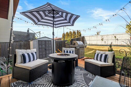 Hollywood-inspired retreat with sauna, theatre, themed rooms, and BBQ patio