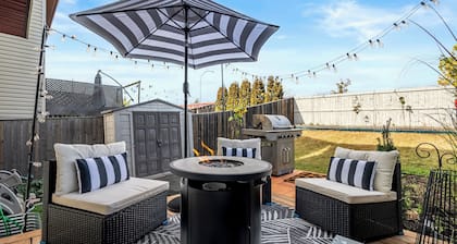 Hollywood-inspired retreat with sauna, theatre, themed rooms, and BBQ patio