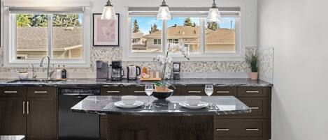 雪櫃、微波爐、焗爐、爐具