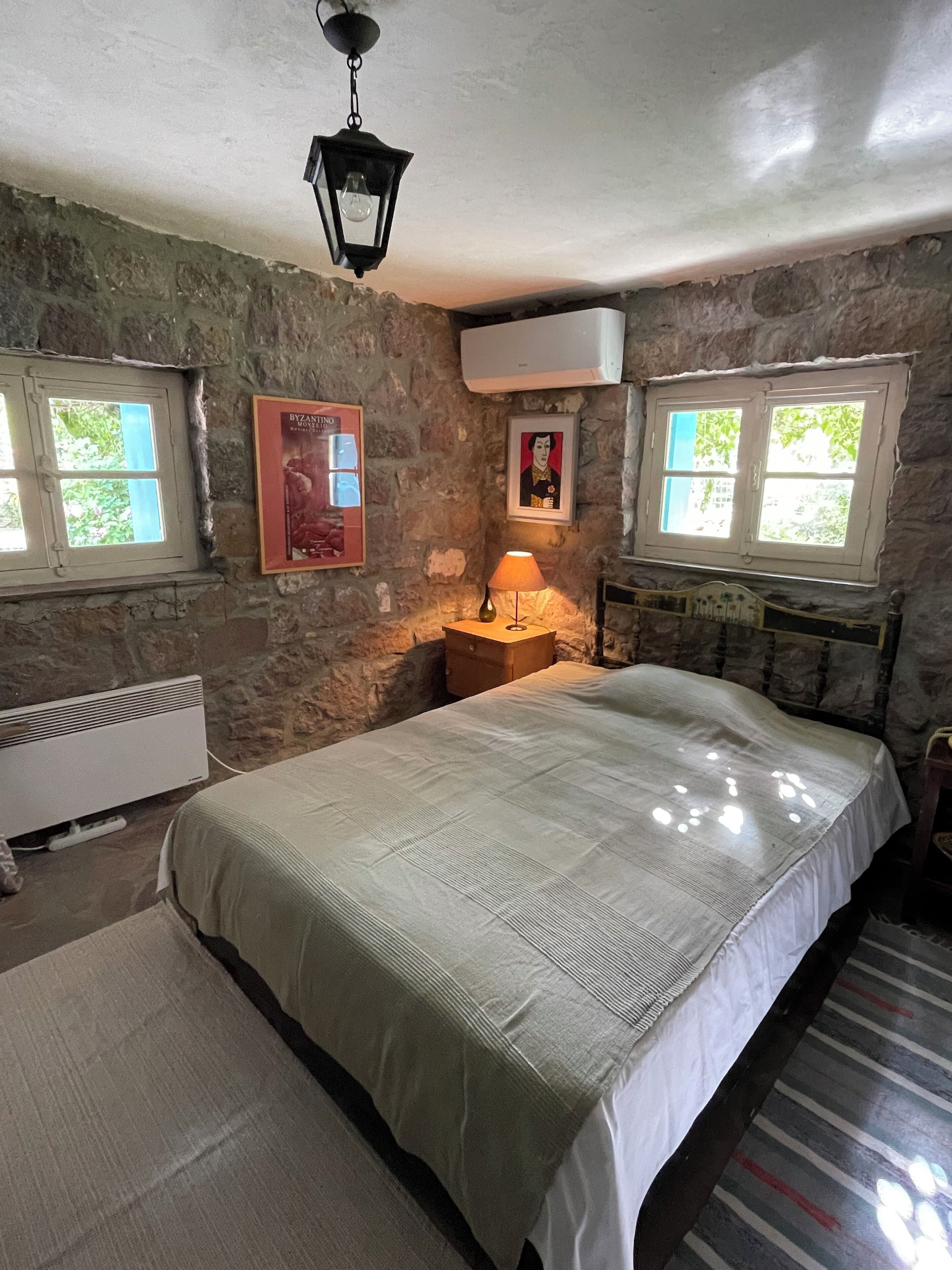 Strygejern/strygebræt, internetforbindelse, sengetøj