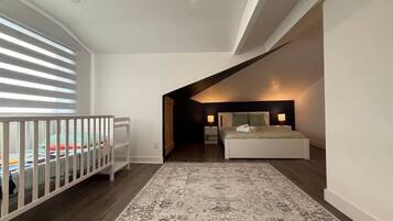 Desk, iron/ironing board, WiFi, bed sheets