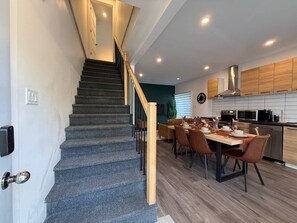 Interior - Spacious Delightful 3.5BR Easy Access to Montréal (Longueuil)