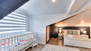 Desk, iron/ironing board, WiFi, bed sheets