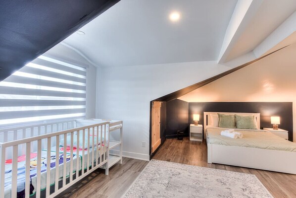 Desk, iron/ironing board, WiFi, bed sheets