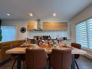 Dining - Spacious Delightful 3.5BR Easy Access to Montréal (Longueuil)