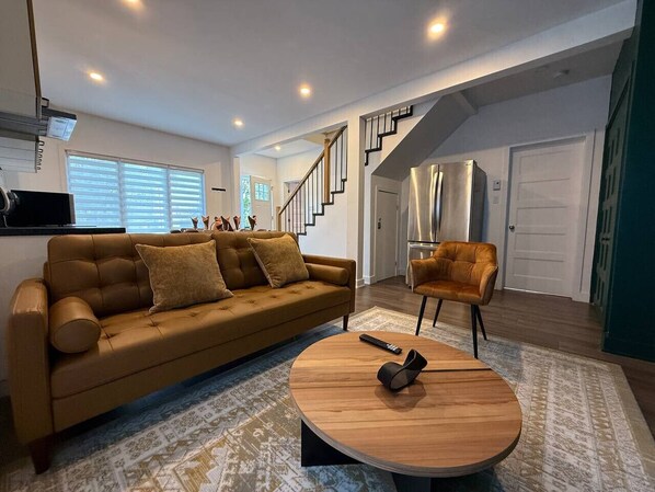 TV - Spacious Delightful 3.5BR Easy Access to Montréal (Longueuil)