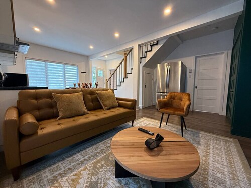 Spacious Delightful 3.5BR Easy Access to Montréal