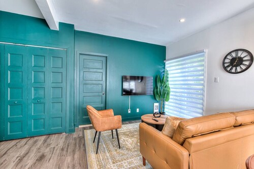 Spacious Delightful 3.5BR Easy Access to Montréal
