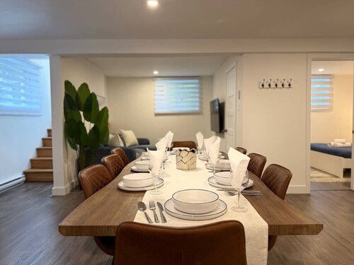 Beautiful Spacious 4BR with Parking, Near Montreal