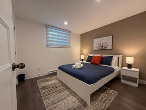 Desk, WiFi, bed sheets