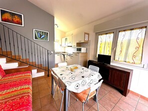 Villa, 2 Bedrooms, Patio, City View | Dining room - Comfy Villa in Central Location (San Michele al Tagliamento)