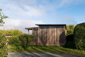 Property grounds - Chalet "30m² Le phare dde Ouessant" in Plouhinec, 500m from the beach, sleeps 5 (Plouhinec)