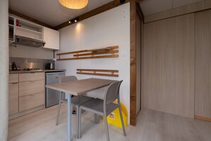Dining - Chalet "20m² - Île de Sein" with Terrace (Plouhinec)