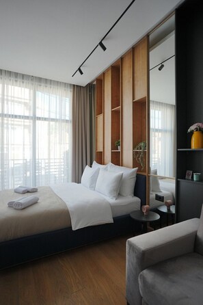 Superior Studio Suite | Free WiFi