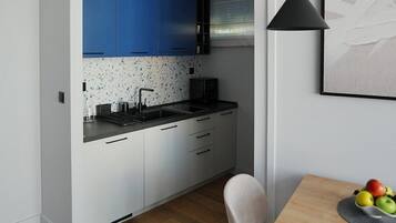 Superior studio suite | Privékeuken | Een mini-koelkast, een kookplaat