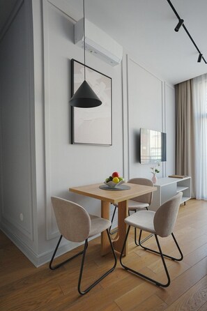 Superior Studio Suite | Free WiFi