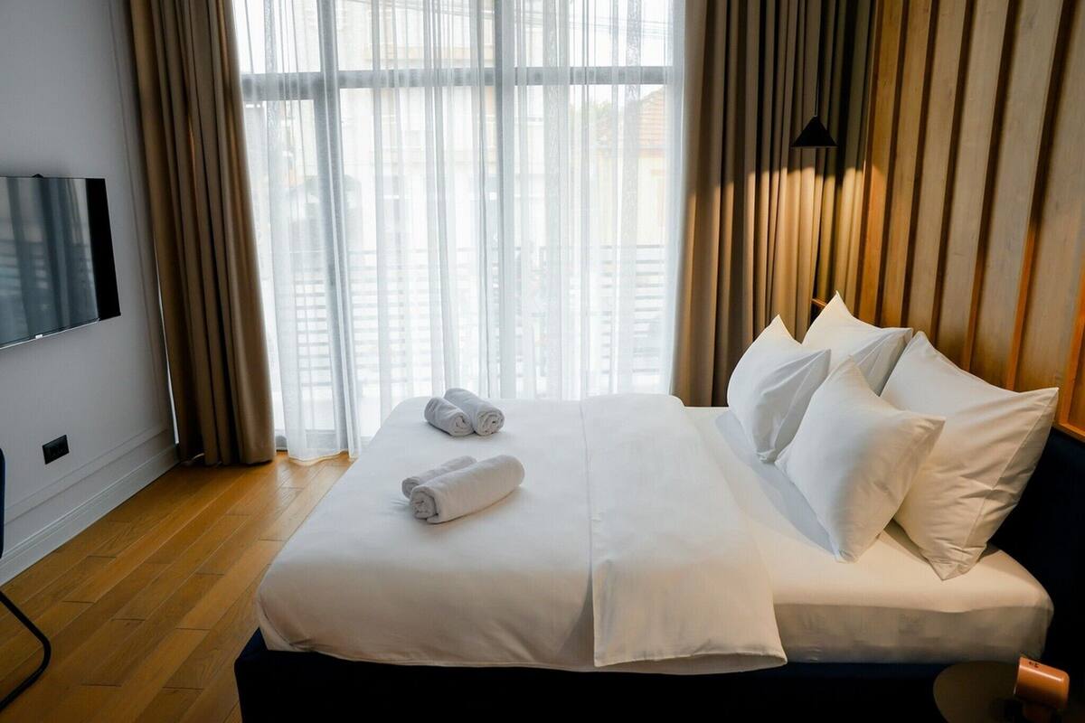 Suite estudio estándar, balcón | Camas con efecto memoria, minibar y wifi gratis 