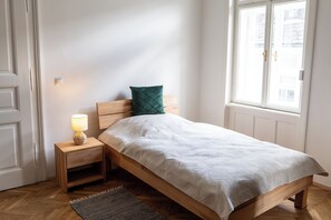 WiFi, bed sheets