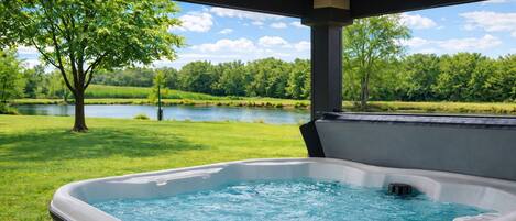 Bain à remous extérieur