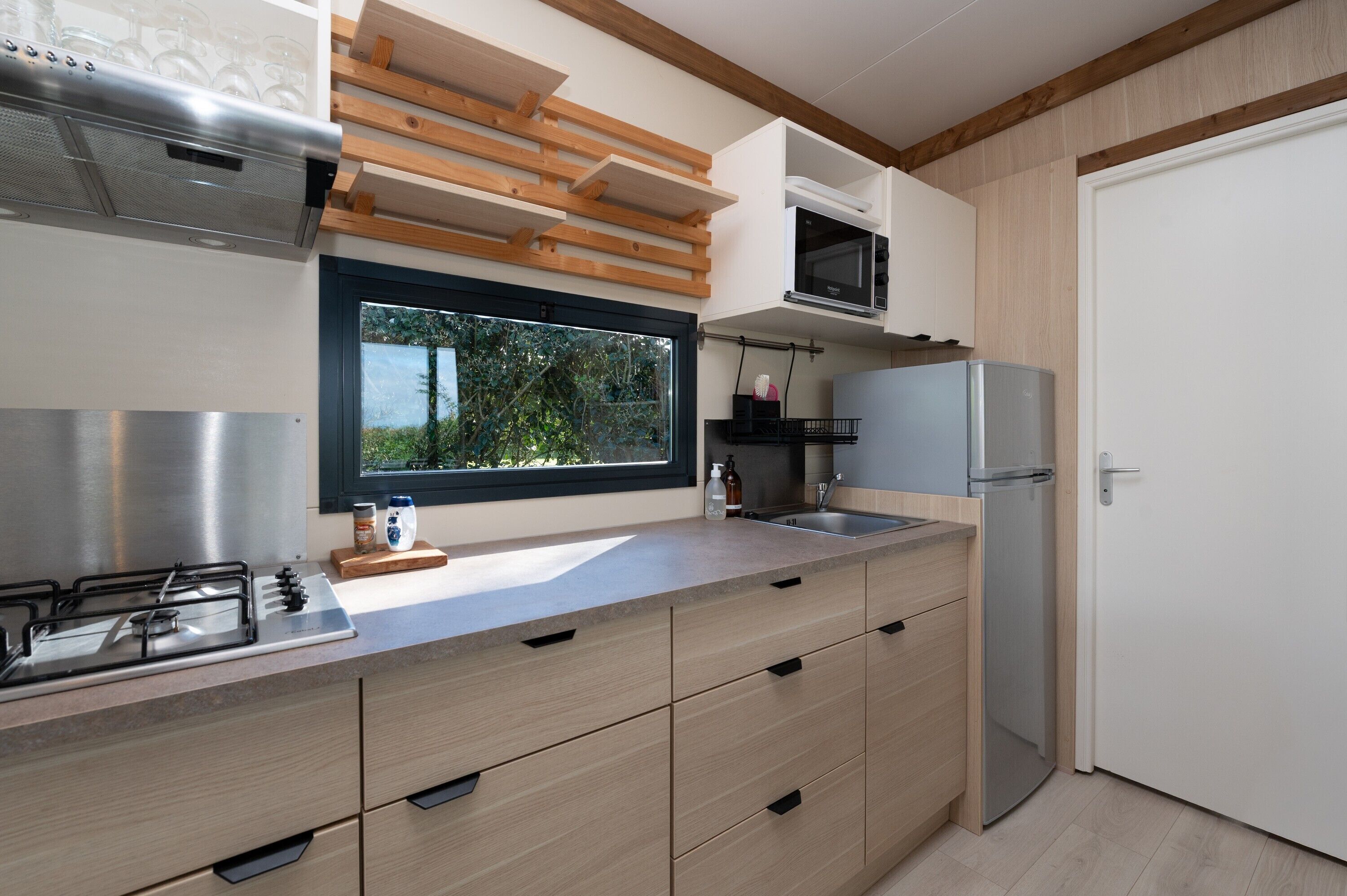 Fridge, microwave, stovetop, coffee/tea maker