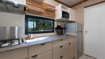 Fridge, microwave, stovetop, coffee/tea maker