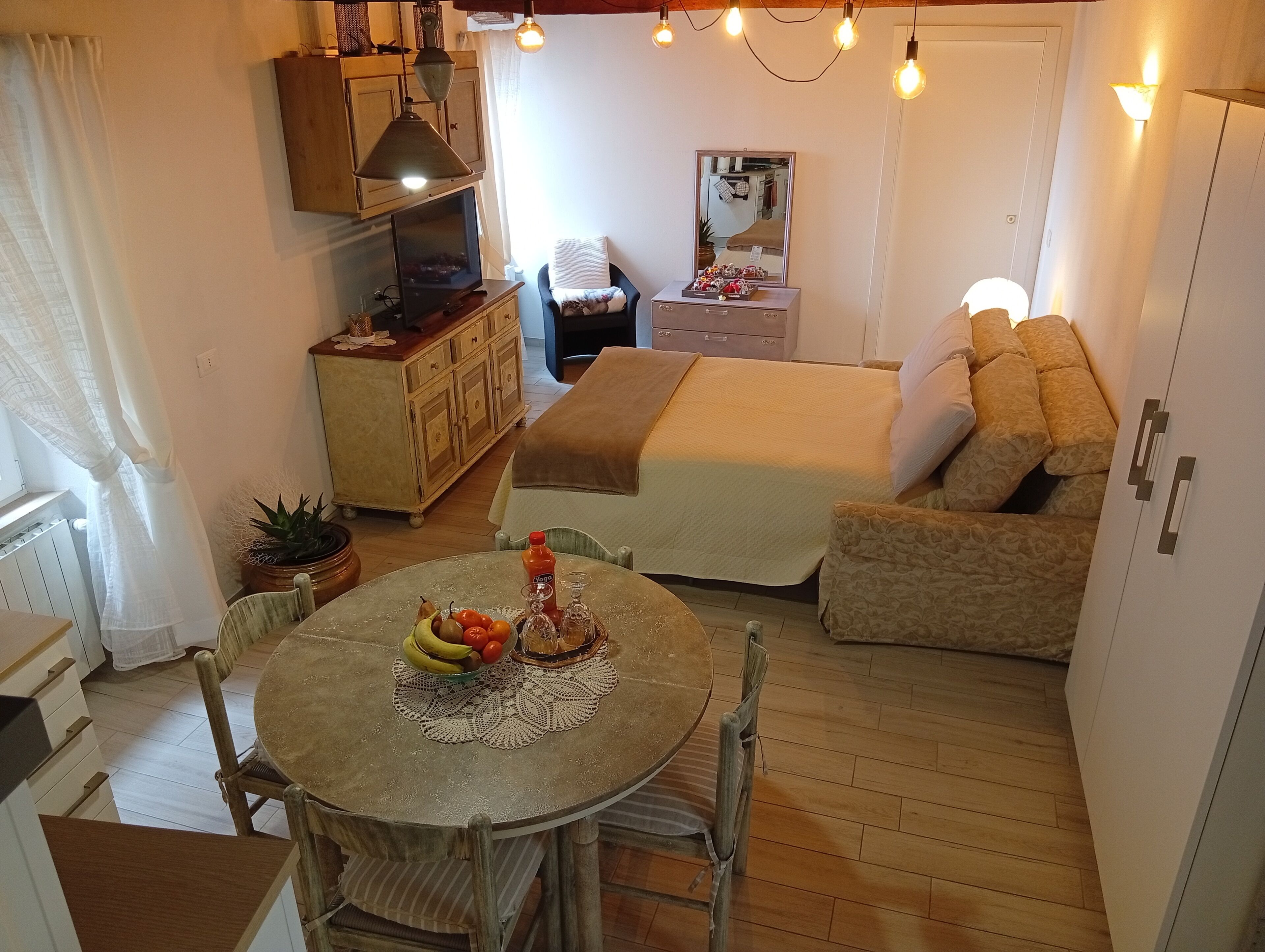 1 bedroom, desk, iron/ironing board, WiFi (free)