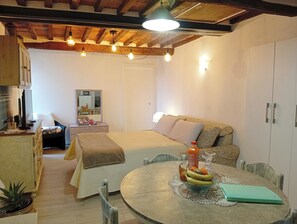 1 soverom, strykejern/-brett og sengetøy