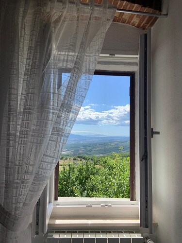 Casa Giovy - Relaxation with a view all the way to the sea, in the Tuscan hills