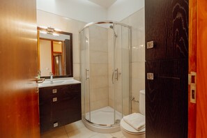 Hair dryer, towels, soap, shampoo - DOWNTOWN DELUXE 3 by VACATIONY (Oporto)