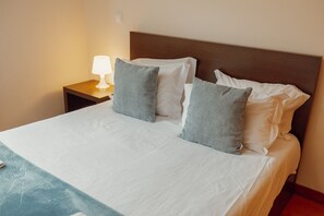 3 chambres, fer et planche à repasser, Wi-Fi gratuit, draps fournis