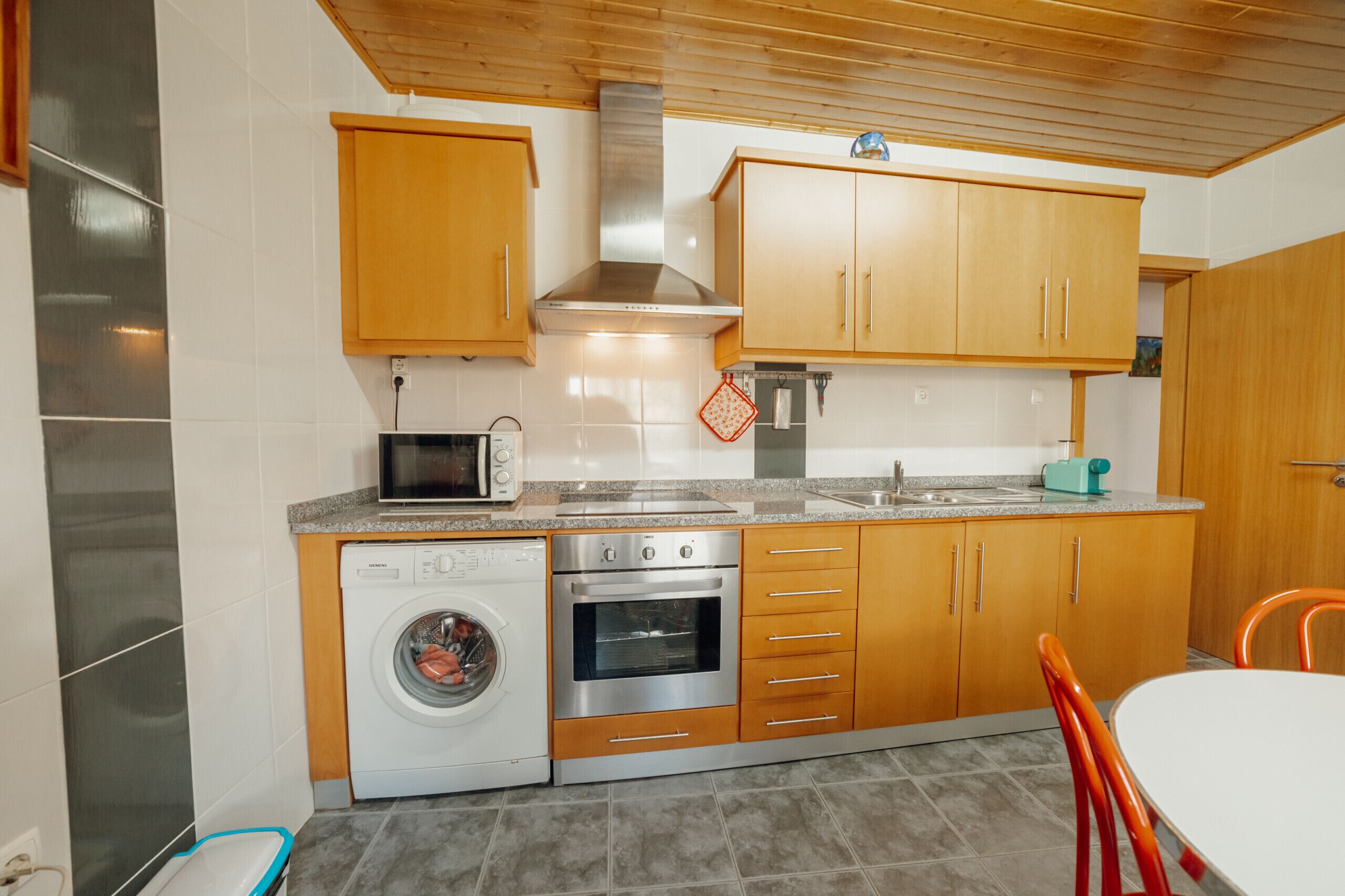 Fridge, microwave, oven, coffee/tea maker