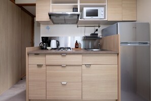 Fridge, microwave, stovetop, coffee/tea maker