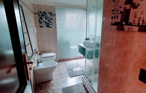 Shower, free toiletries, hair dryer, towels