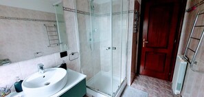 Shower, free toiletries, hair dryer, towels