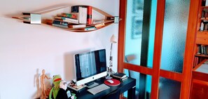 Interior - Room "A Splendid Room in Wonderful Rome" with Private Terrace, Wi-Fi, and Air Conditioning (Roma)