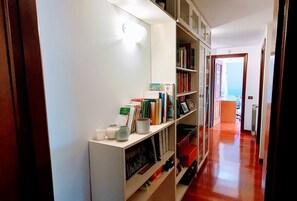 Interior - Splendid Room in Wonderful Rome with Private Terrace, Wi-Fi & Air Conditioning (Roma)