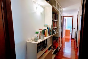 Interior - Room "A Splendid Room in Wonderful Rome" with Private Terrace, Wi-Fi, and Air Conditioning (Roma)