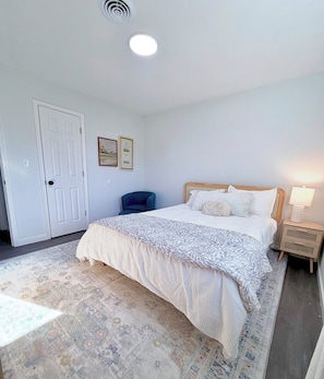 2 bedrooms, internet, bed sheets - Soothing 2-bedroom apartment with AC in charming Crewe (Crewe)