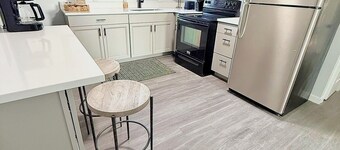 Soothing 2-bedroom apartment with AC in charming Crewe