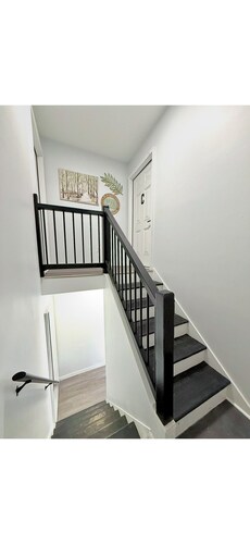 Soothing 2-bedroom apartment with AC in charming Crewe